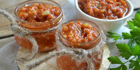 Аджика из кабачков с томатной пастой