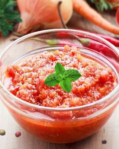 Аджика с хреном и яблоками