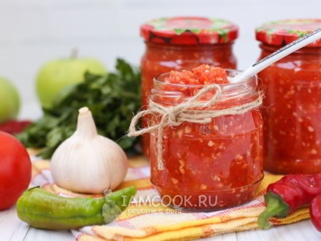 Рецепт острой аджики с яблоками на зиму