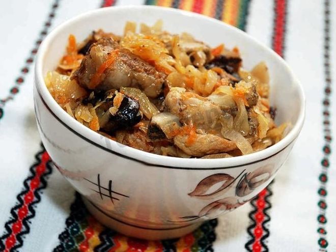 Рецепт бигуса с черносливом и квашеной капустой