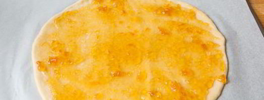 крученая булка с абрикосовым джемом. Шаг 15