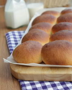 Ванильные сдобные булочки с джемом