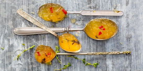 Яблочный джем с чили и пряными травами