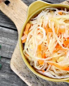 Капуста квашеная с листьями дуба