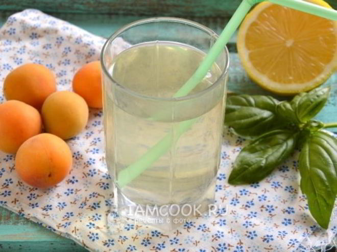 Рецепт абрикосового компота с базиликом и лимоном