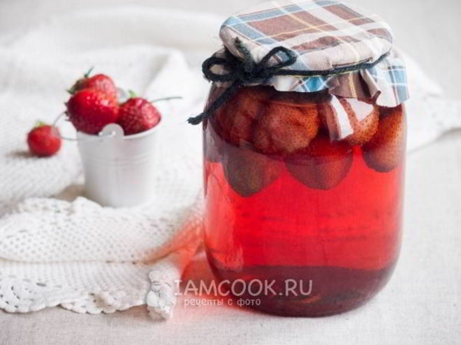 Рецепт клубничного компота на зиму в литровых банках