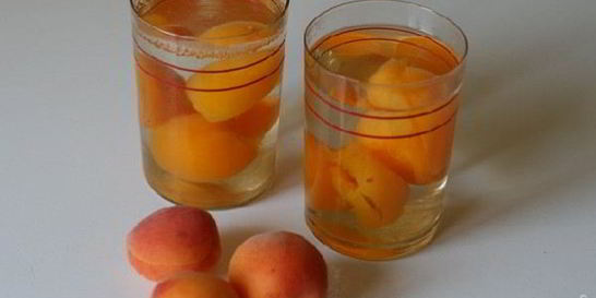 Компот из абрикосов
