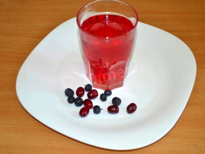Рецепт компота из кизила и черной смородины
