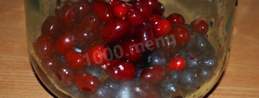 компот из кизила и черной смородины. Шаг 3