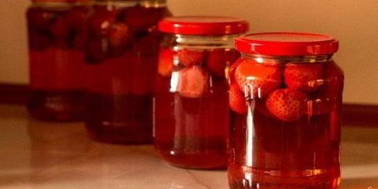 Компот из клубники и черешни