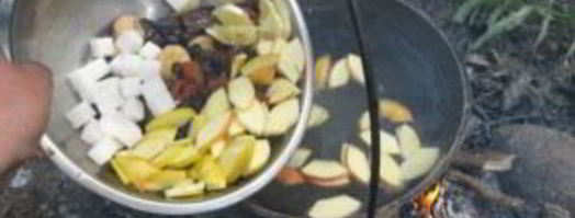 компот из сухофруктов и свежих яблок. Шаг 3