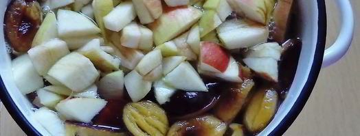 компот из свежих яблок, слив и клюквы. Шаг 5