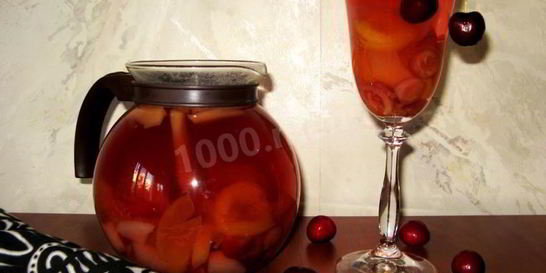 Компот из свежих ягод и фруктов