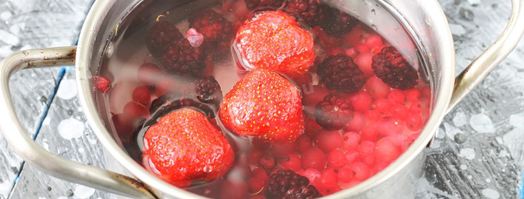 компот из замороженных ягод клубники, ежевики, брусники. Шаг 6