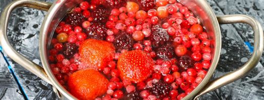 компот из замороженных ягод клубники, ежевики, брусники. Шаг 7