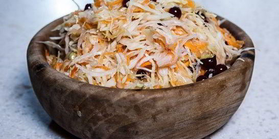 Квашеная капуста с клюквой