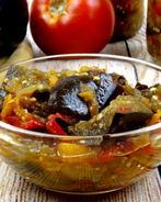 Лечо из баклажанов на зиму из помидор и моркови с чесноком