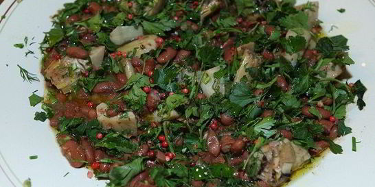 Фасоль с маринованными артишоками