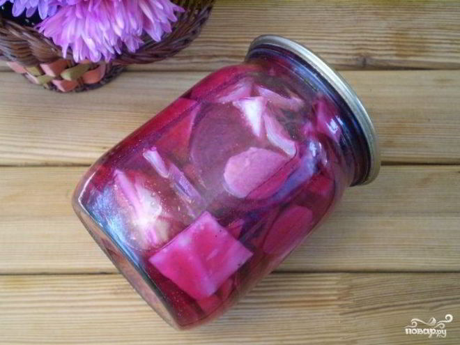 Рецепт маринованной капусты со свеклой и чесноком