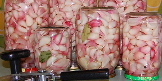 Маринованный чеснок