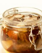 Маринованные подосиновики с можжевельником