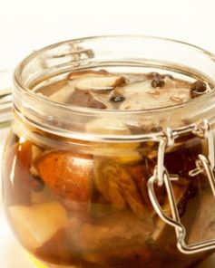 Маринованные подосиновики с можжевельником