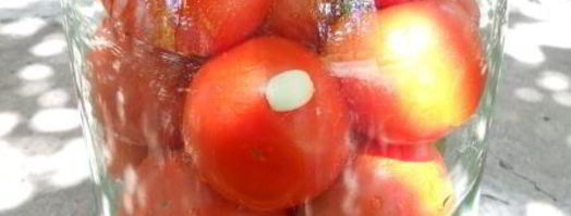 помидоры маринованные с листьями малины. Шаг 3