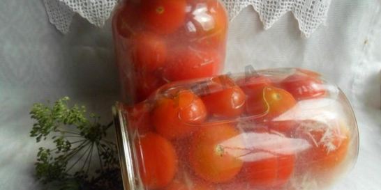 Помидоры в снегу с чесноком на зиму