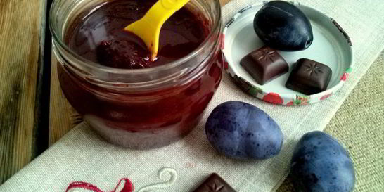 Слива в шоколаде на зиму