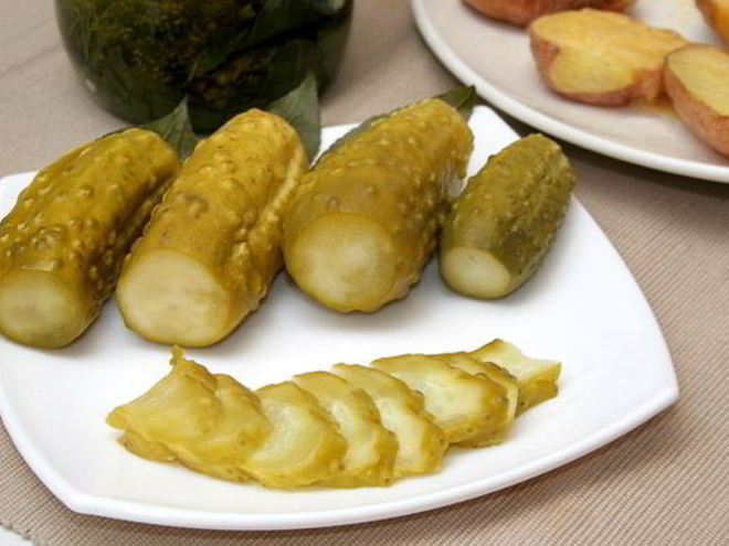 Рецепт малосольных огурцов горячего засола