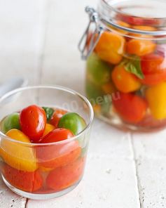 Малосольные помидоры черри