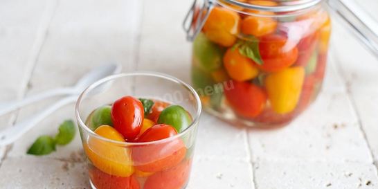 Малосольные помидоры черри