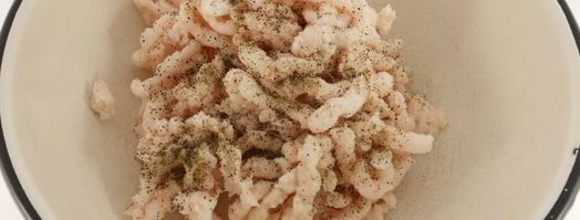 сало, перекрученное с чесноком. Шаг 3