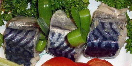 Слабосоленая скумбрия по-домашнему