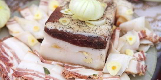 Соленое сало с чесноком