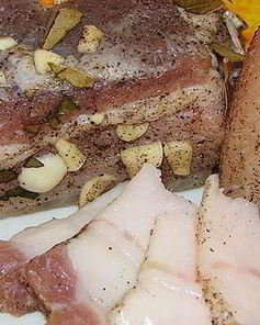 Соленое сало с мясной прослойкой в рассоле