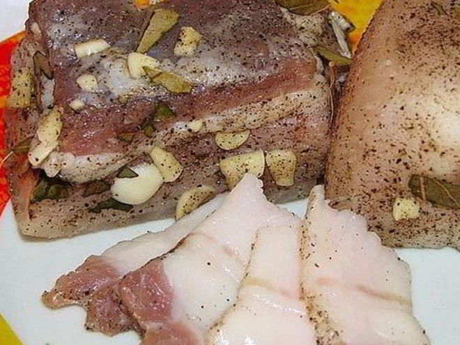 Рецепт соленого сала с мясной прослойкой в рассоле