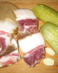 Соленое сало с мясными прослойками
