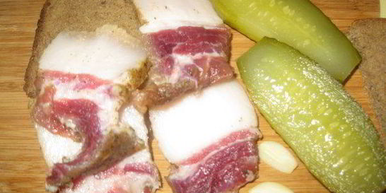 Соленое сало с мясными прослойками