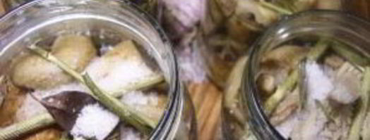 соленые грибы со сметаной. Шаг 3