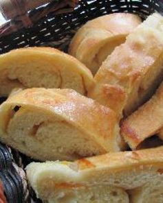 Рулет с вареньем из дрожжевого теста