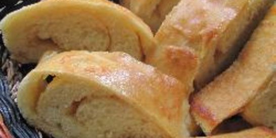 Рулет с вареньем из дрожжевого теста