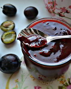 Сливовое варенье с бананом и грецкими орехами