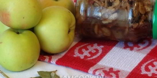 Яблочное варенье с грецкими орехами