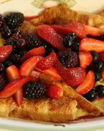 Ягоды на французском тосте