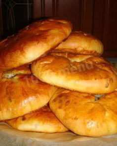 Беляши с мясом в духовке на дрожжах