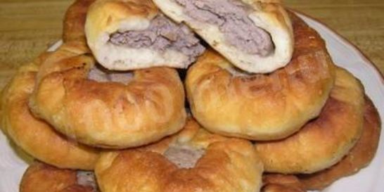 Простые беляши с мясом на дрожжах
