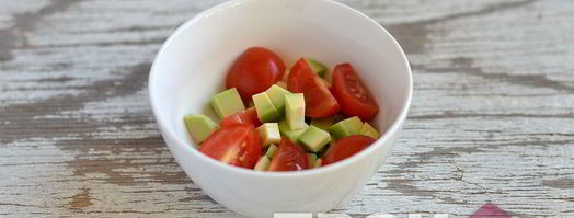 брускетта с авокадо и помидорами черри. Шаг 3