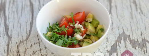 брускетта с авокадо и помидорами черри. Шаг 5