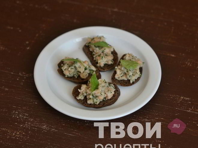 Рецепт брускетты с фасолью